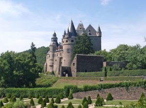 Schloss Bürresheim im Nettetal (Eifel)