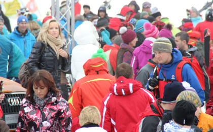 Zuschauer beim Ski Cross Weltcup am Götschen