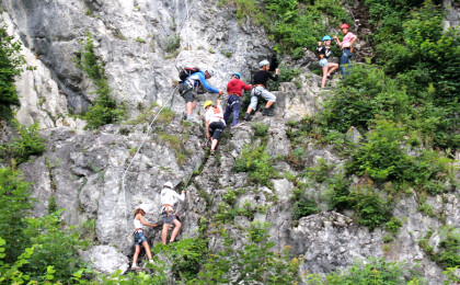 Bergführer Korbinian Rieser mit Gruppe im Klettersteig