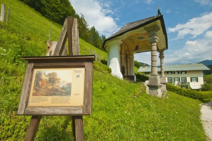 Schautafel an der Kalvarienbergkapelle in der Ramsau (Maler Joseph Höger aus Wien „Die Kalvarienbergkapelle“)