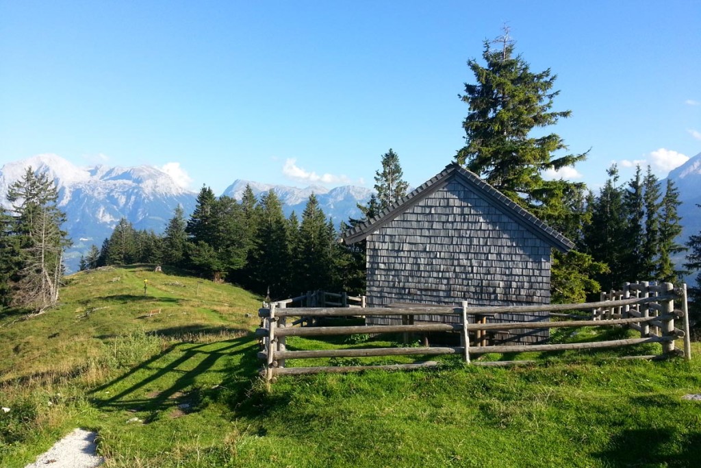 Die Betzold-Hütte, im Hintergrund Göll, Brett und Schneibstein