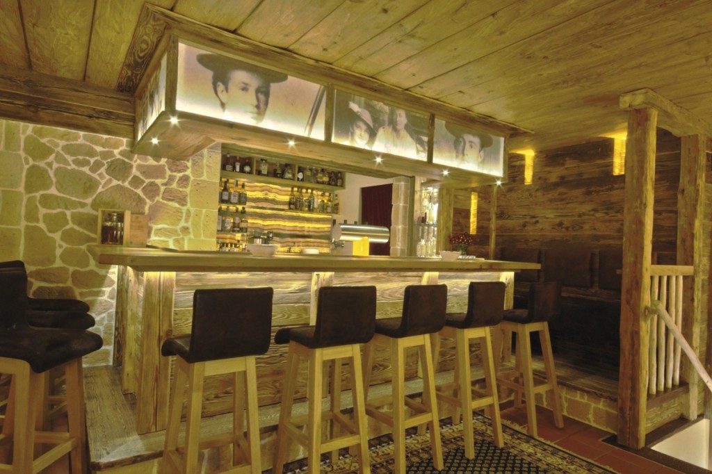 Bar im Alm- & Wellnesshotel Alpenhof 