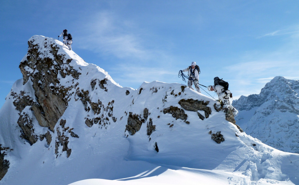 Die Soldaten des Hochgebirgsjägerzuges unterwegs im winterlichen Hochgebirge © Oberstleutnant Johannes Schwegler