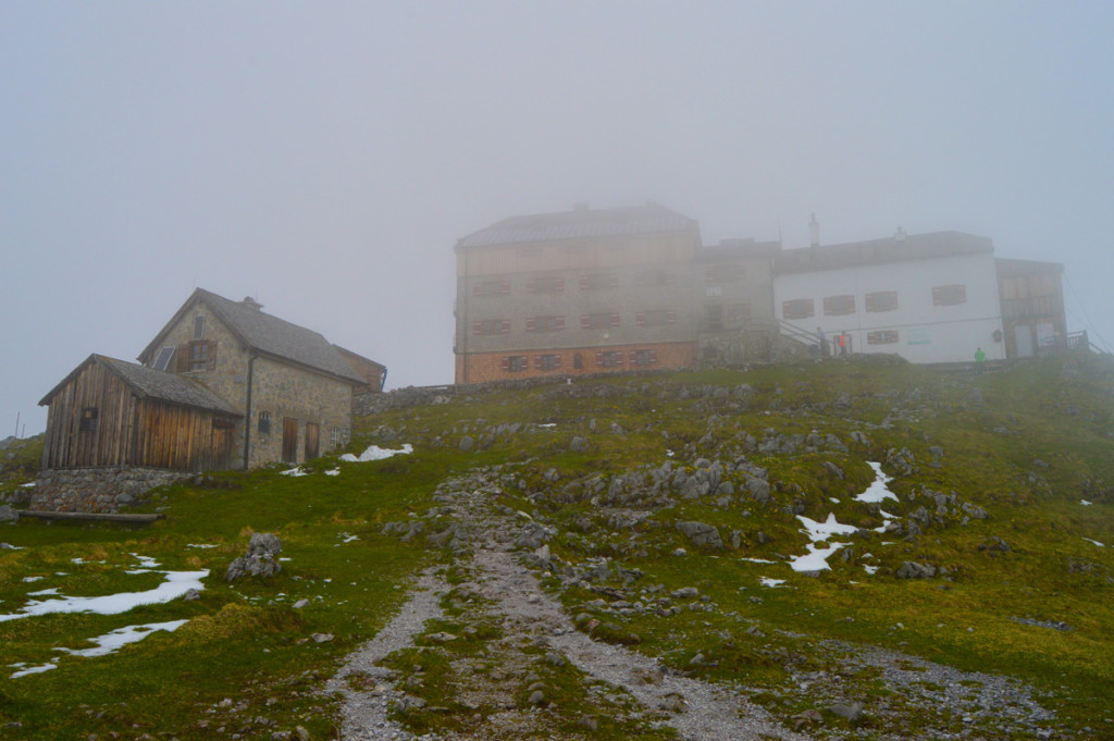 Watzmannhaus im Nebel