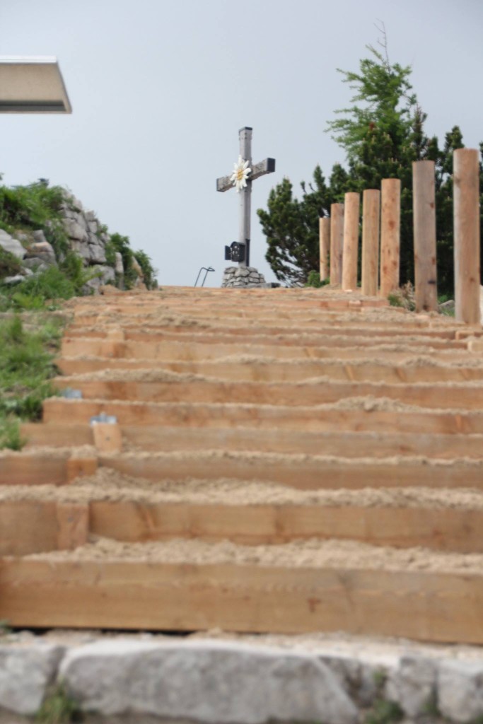neue Treppen auf dem Weg zum Kehlstein Gipfel