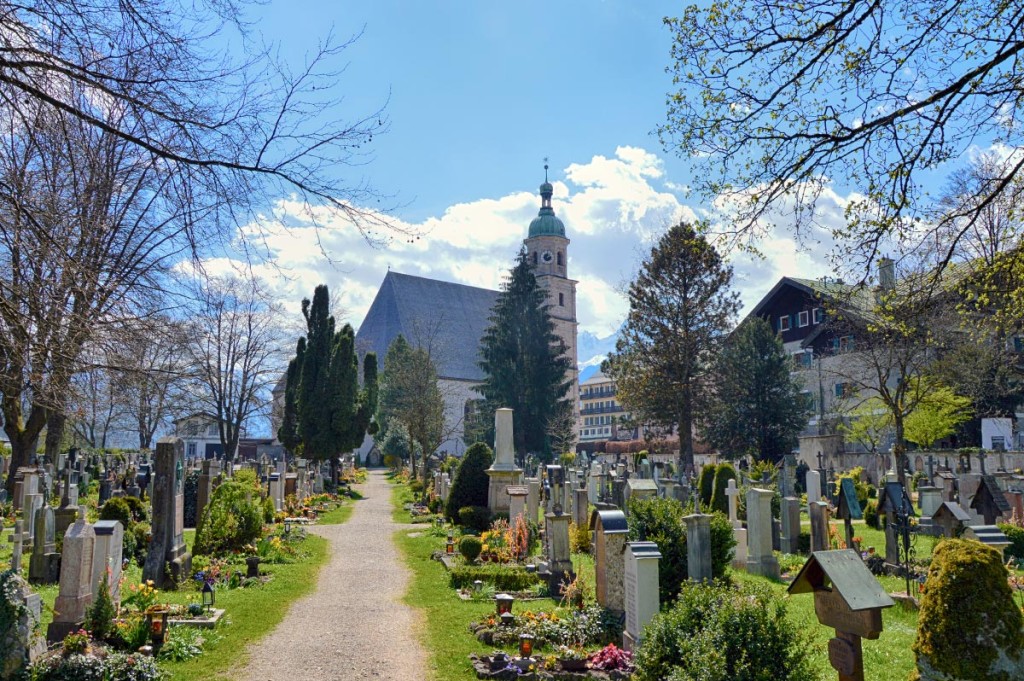 Die Franziskaner Kirche und der Friedhof Berchtesgaden