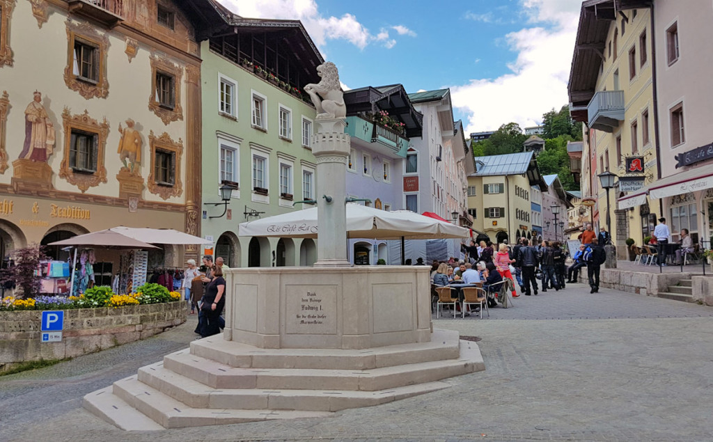 Der renovierte Marktbrunnen Berchtesgaden
