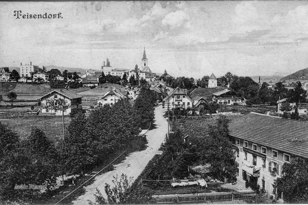 Teisendorf mit Bahnhofstraße und Markt
