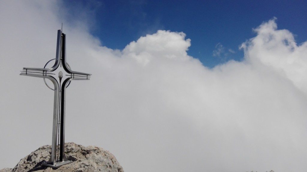 Das schöne Gipfelkreuz am Hohen Göll (2522m)