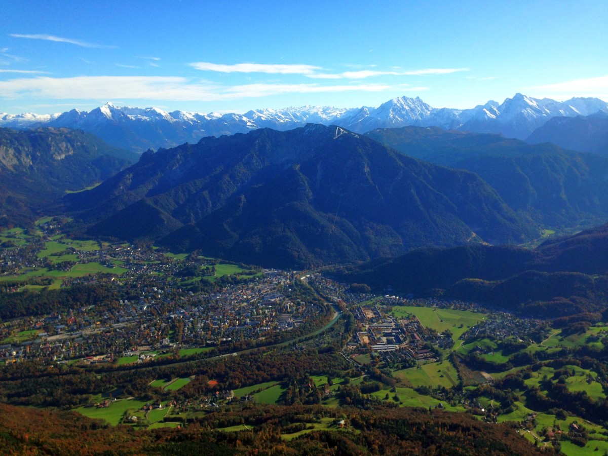 Blick auf Bad Reichenhall vom Gipfel aus - Im Hintergrund die Berchtesgadener Alpen vom Hohen Göll bis zum Hochkalter