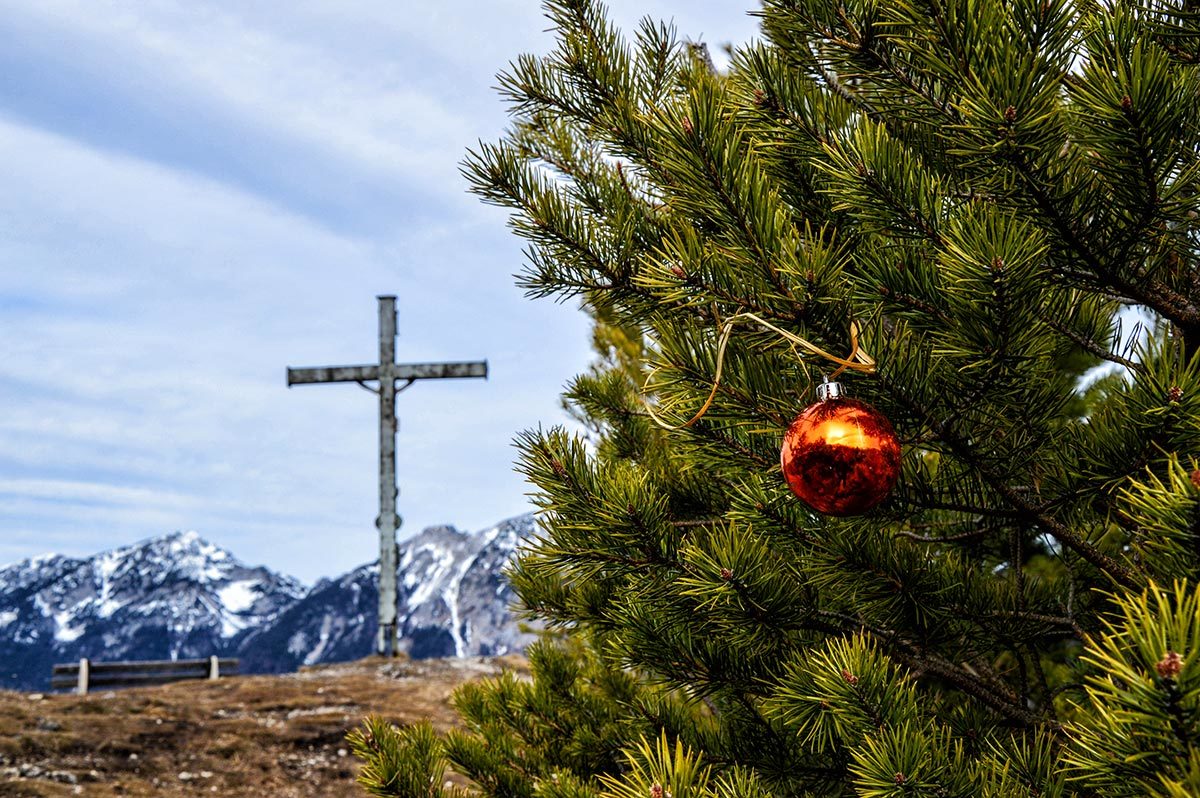 Christbaumkugeln weisen den Weg zum Dötzenkopf