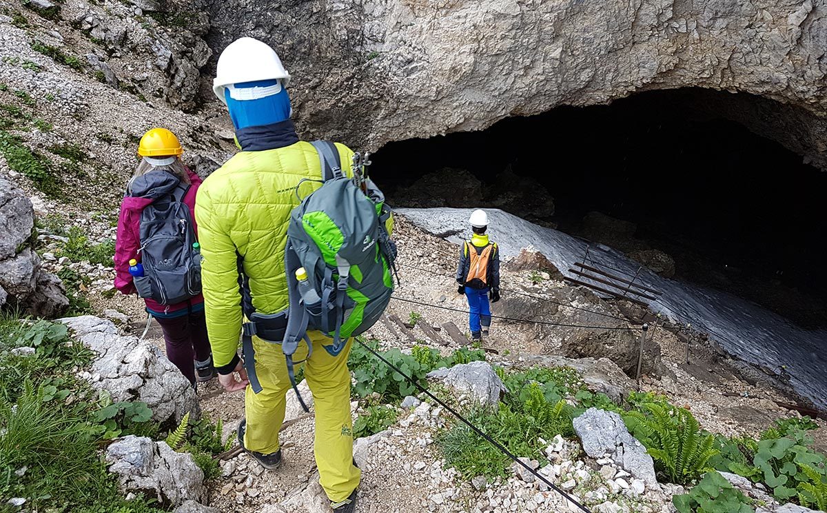 Einstieg in die Schellenberger Eishöhle