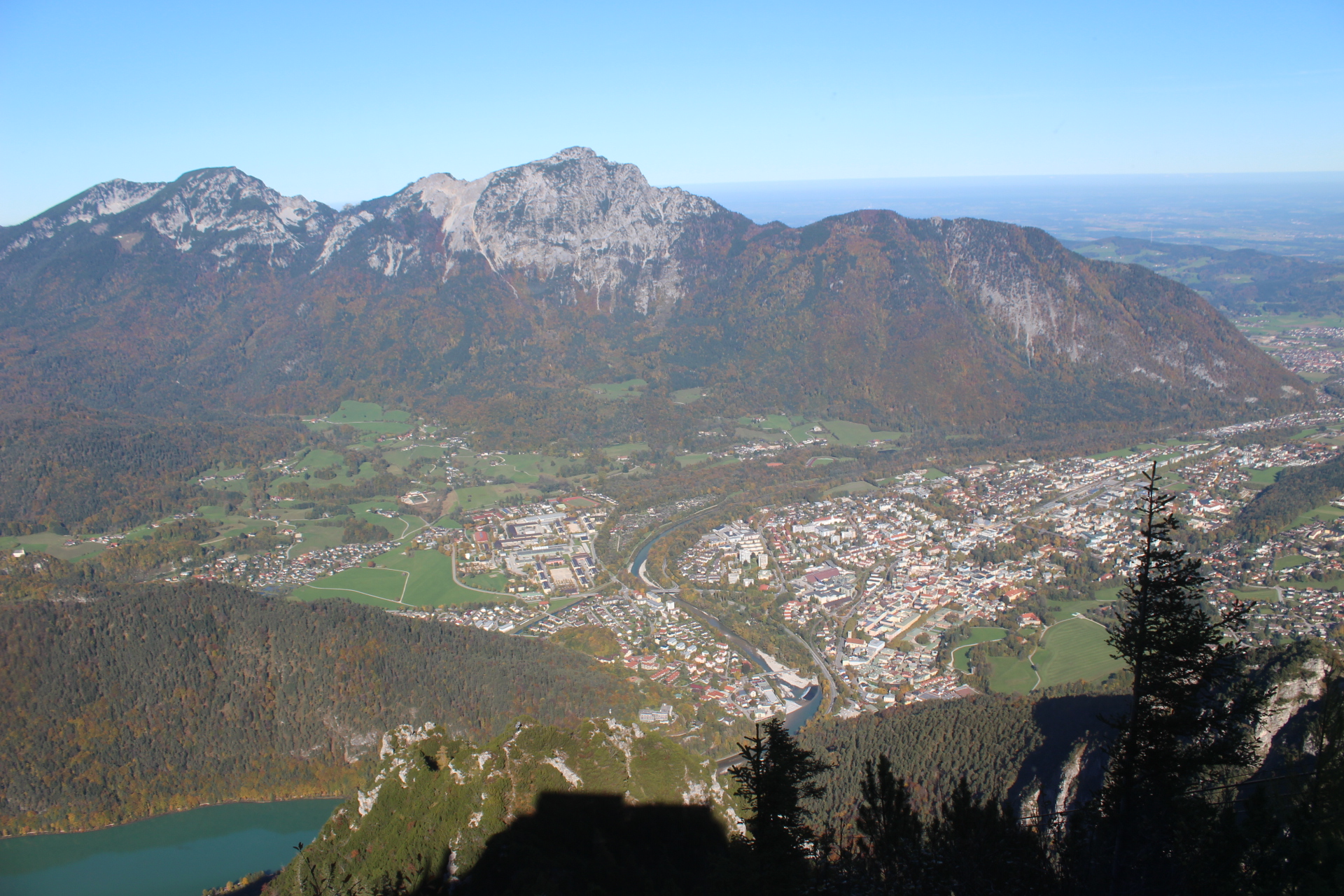 Blick von der Bergstation der Predigtstuhlbahn auf die Alpenstadt Bad Reichenhall