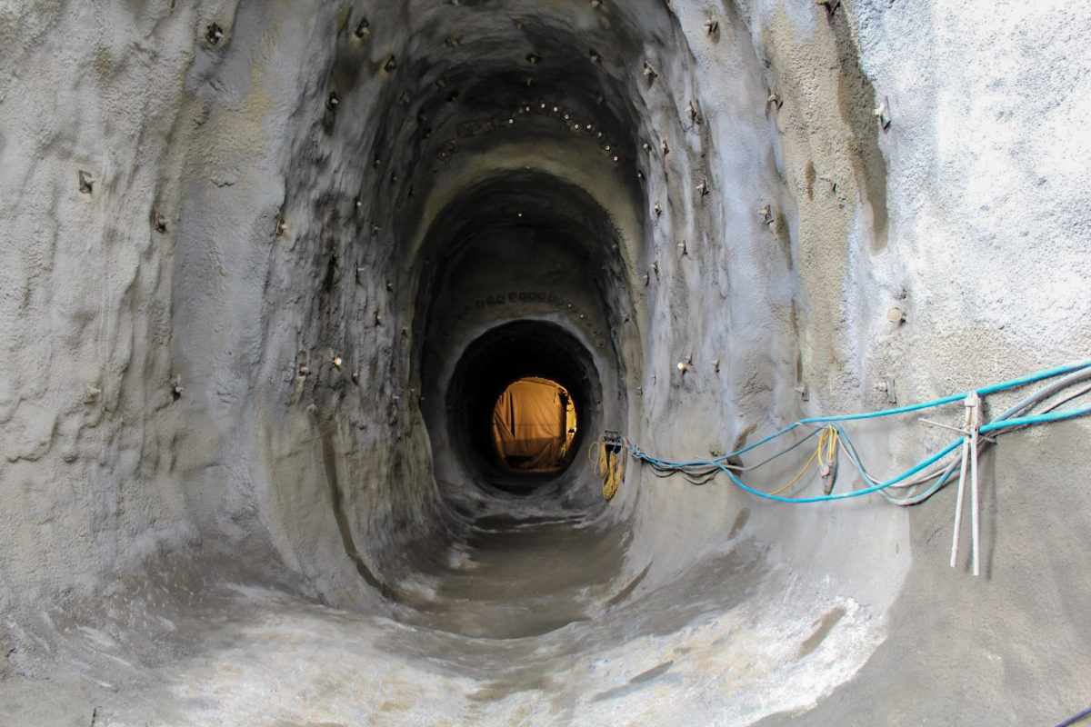 Dieser Tunnel führt zu den Bunkeranlagen