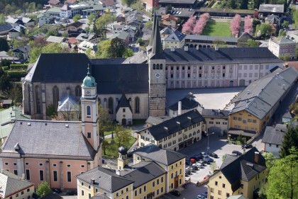 Schlossplatz von oben mit Stiftskirche