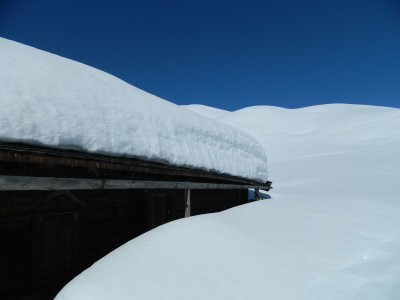 Kaser auf Kallbrunnalm im Schnee