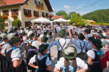 2. Weißbierfest der Trachtenvereine Anger-Höglwörth und D’Raschenberger Teisendorf