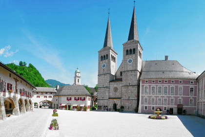 Königliches Schloss und Stiftskirche, früher Residenz der Fürstpröbste