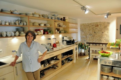 Christel Kurz in ihrer Küche