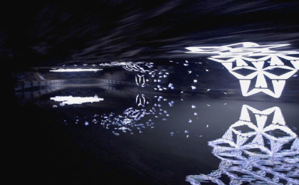 Unterirdischer Spiegelsee im Salzbergwerk
