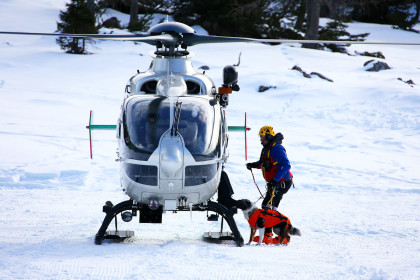 Hubschrauberausbildung mit Lawinenhund ©BRK BGL