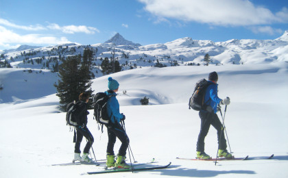Skitourengeher im Steinernen Meer, im Hintergrund die Schönfeldspitze