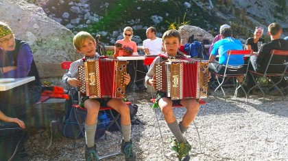 Junge Musikanten an der Blaueishütte
