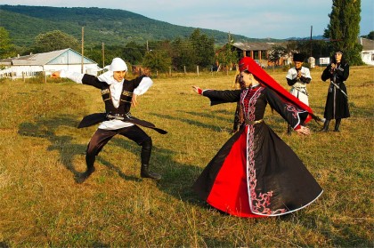 adygejisches Tanzpaar in Südrussland