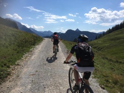 Mountainbiker vor Hundalm