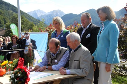 Unterzeichnung der Beigsteigerdorf-Deklaration