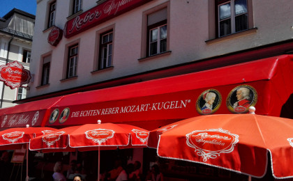 Das Cafè Reber in der Fußgängerzone der Alpenstadt Bad Reichenhall