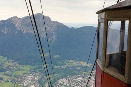 Blick von der Bergstation der Predigtstuhlbahn auf die Alpenstadt Bad Reichenhall