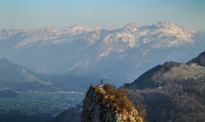 Logenplatz: Ein Bergsteiger auf dem Kleinen Barmstein genießt die Aussicht