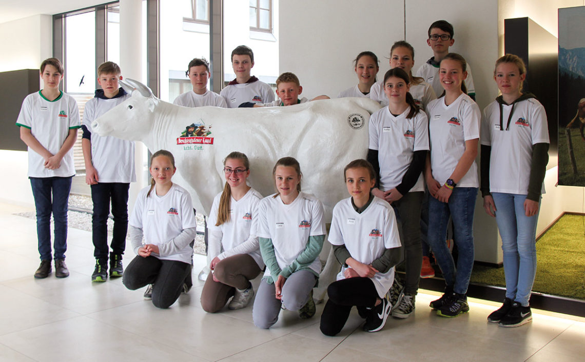 15 Mädchen und Jungen informierten sich am Boys- und Girlsday über 7 verschiedene Ausbildungsberufe in der Molkerei Berchtesgadener Land.