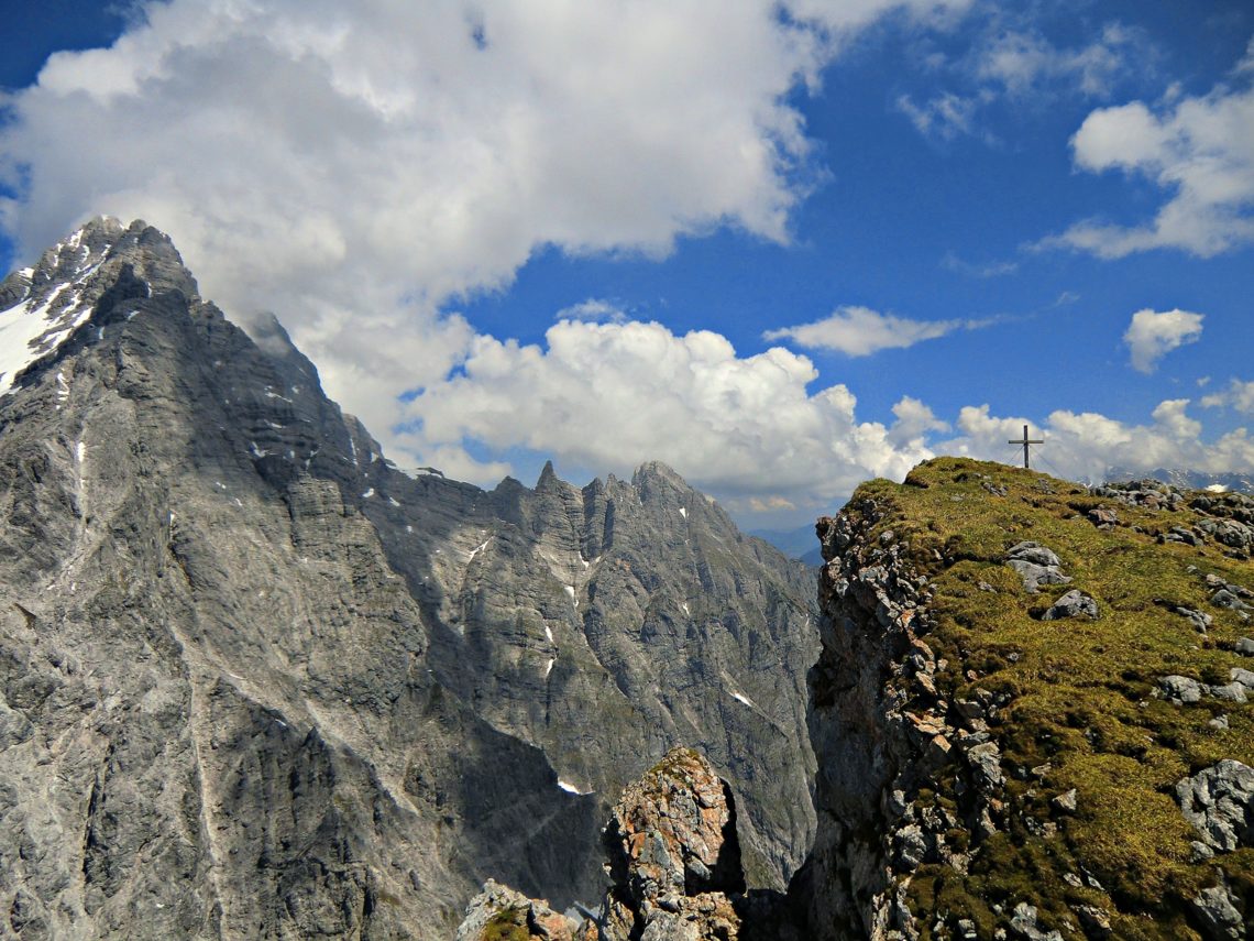Gipfel Hirschwieskopf mit Watzmann-Südspitze © Ann-Kathrin Helbig