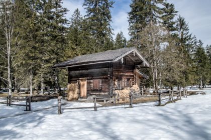 ^Die Lahnwald Diensthütte des Nationalparks