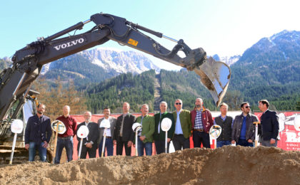 Spatenstich, März 2017: Mit Hauptaktionären, Baufirmen und Bergbahn-Führungsriege