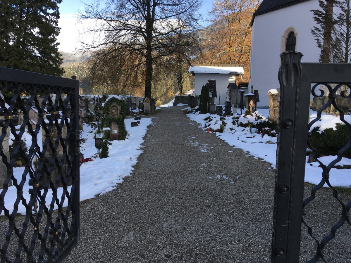 Im Schatten der Berge: Der Alte Friedhof in Berchtesgaden