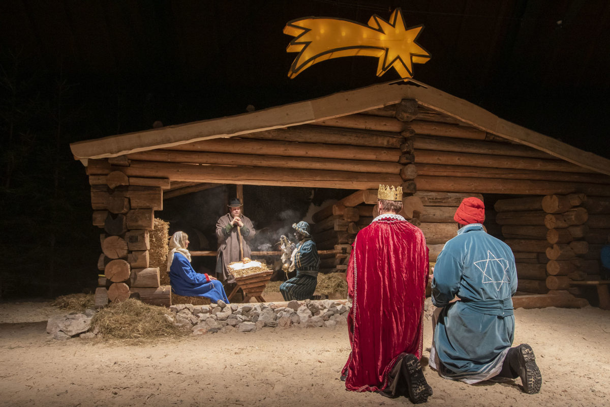 Wo sonst Muli und Haflinger ihre Runden drehen, entsteht der Stall zu Bethlehem