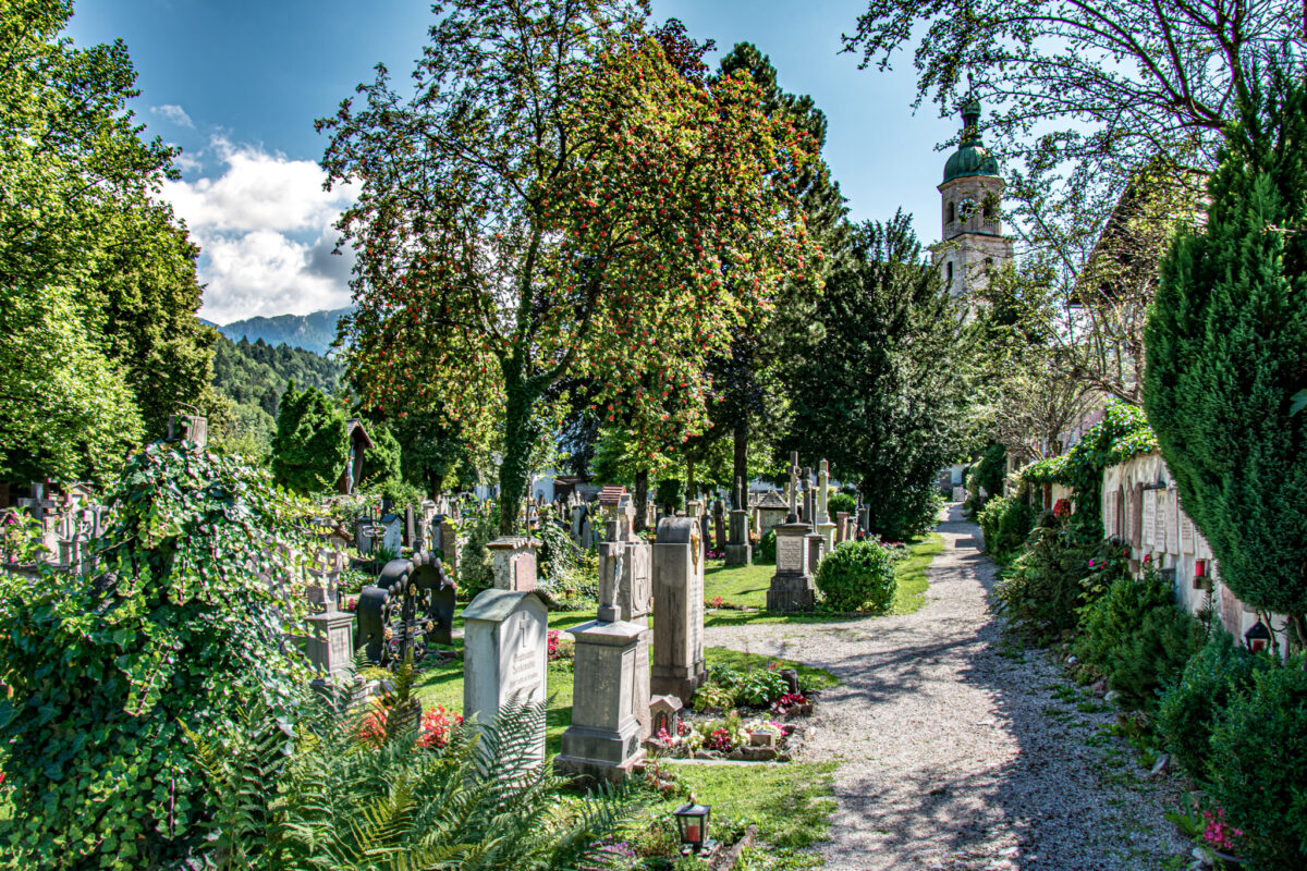 Gräber mit Geschichte: Ein Spaziergang über den Alten Friedhof