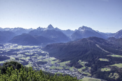 Großer Rauher Kopf: Blick vom Gipfel über das Berchtesgadener Tal zum Watzmann