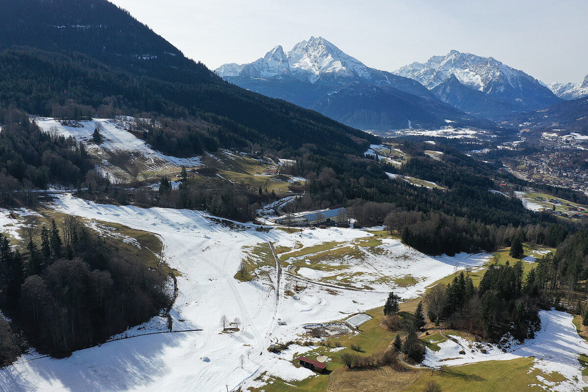 Lawinenhunde der Bergwacht im geschlossenen Skigebiet Obersalzberg