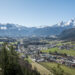 Blick über Bischofswiesen und das Berchtesgadener Tal zum Watzmann